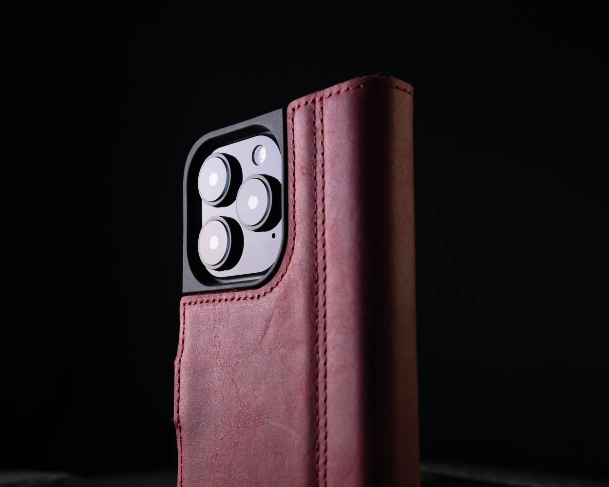 Apple iPhone 16 Pro Max - Vintage Leather Wallet