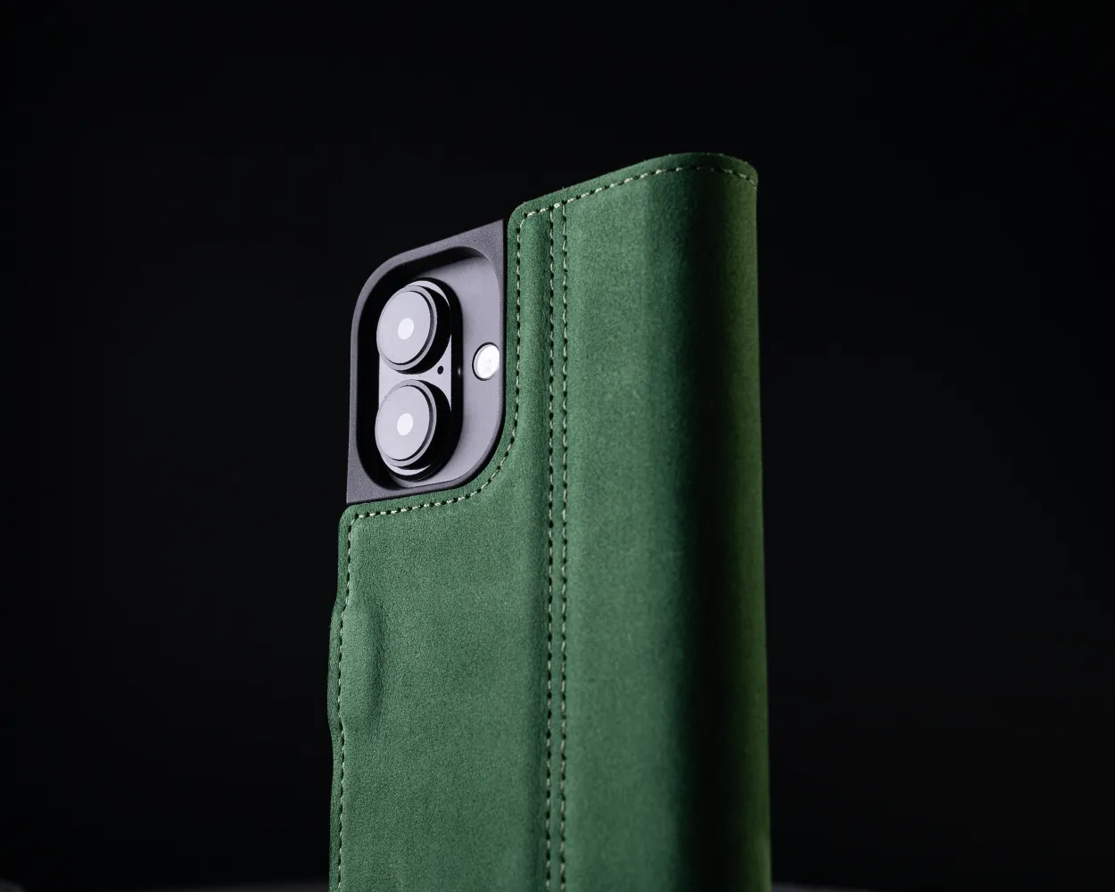 Apple iPhone 16 - Vintage Leather Wallet