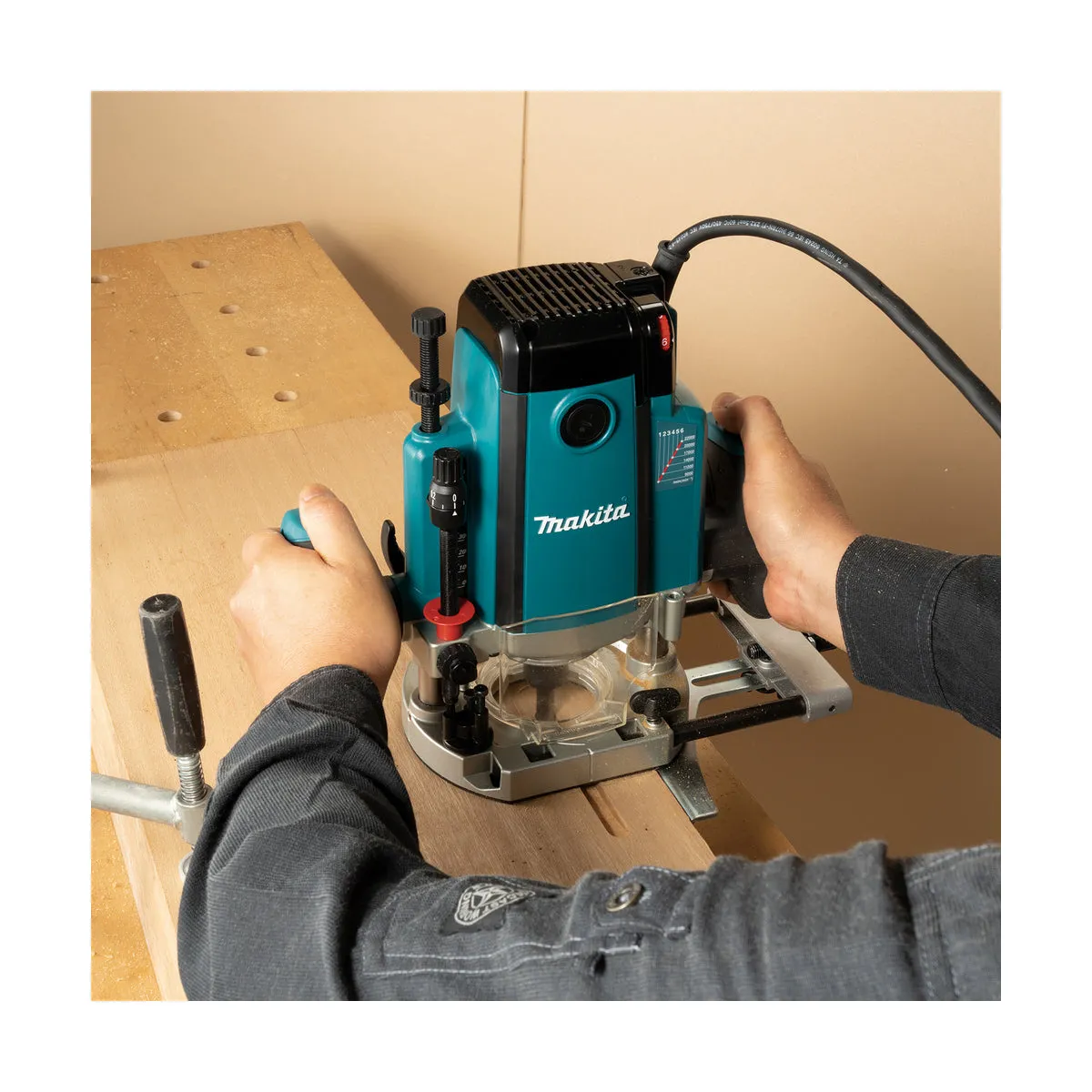 Makita RP2303FC08/1 1/2" Plunge Router 110V With Type 4 Case Durable Power Tool for Woodworking